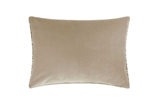 Designers Guild: Cassia Dove Velvet Cushion DOMO